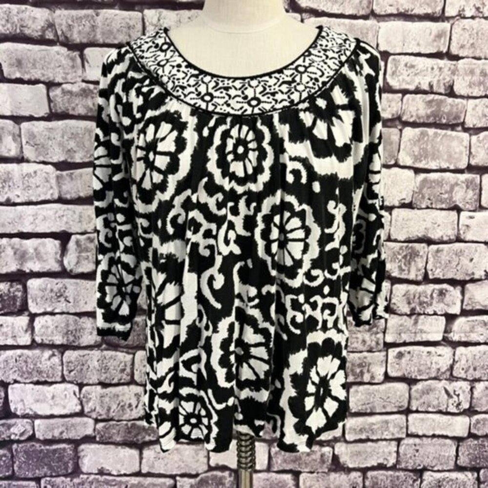 Avenue Black & White 3/4 Sleeve Blouse Size 18/20